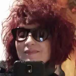 Meet your Posher, Lorraine